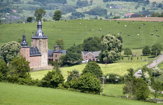 Genieten van fraaie routes m�t caravan dat is ons doel (Kasteel Beusdael)