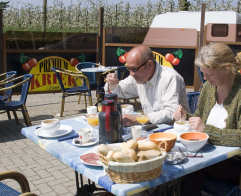 Energie op doen. Lunch tijdens de caravancursus