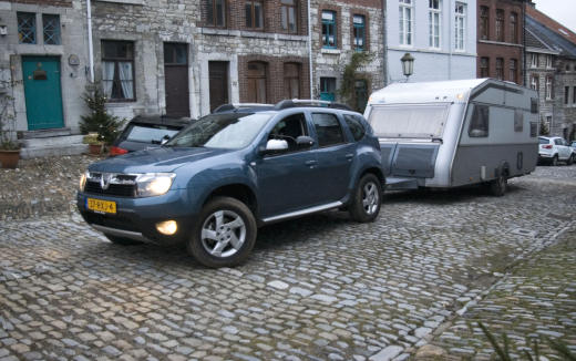 Caravantrekker Dacia Duster in Belgisch Limbourg